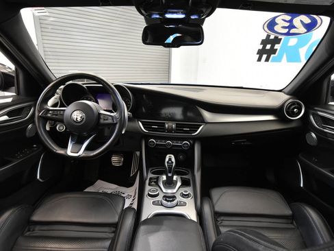 Used 2023 Alfa Romeo Giulia Veloce image 17