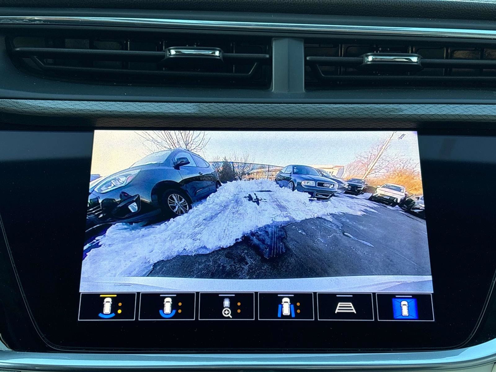 Used 2020 Buick Encore GX Essence w/ Experience Buick Package AWD/4WD image 24