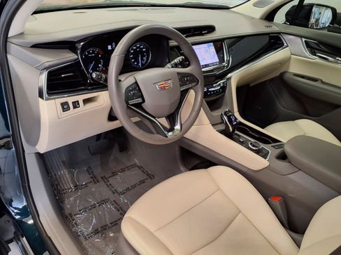 Certified 2025 Cadillac XT6 Premium Luxury FWD image 17