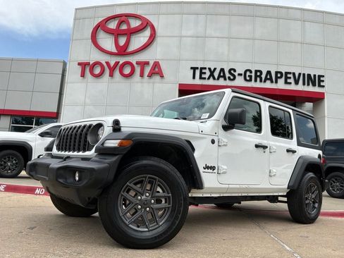 Used 2025 Jeep Wrangler Unlimited Sport AWD/4WD image 2