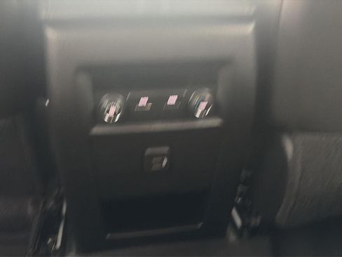 Used 2023 Chevrolet Traverse LT AWD/4WD image 32