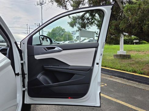 New 2026 Volkswagen Taos SEL AWD/4WD image 30