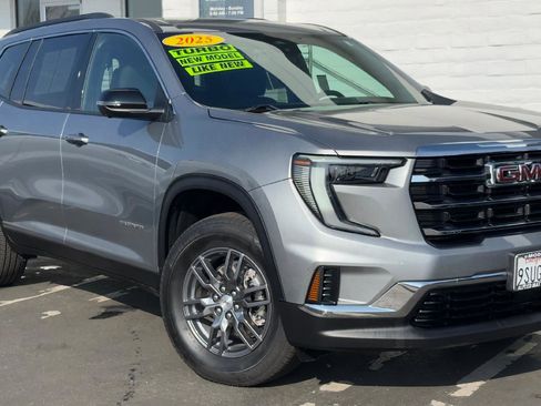 Used 2025 GMC Acadia Elevation image 2