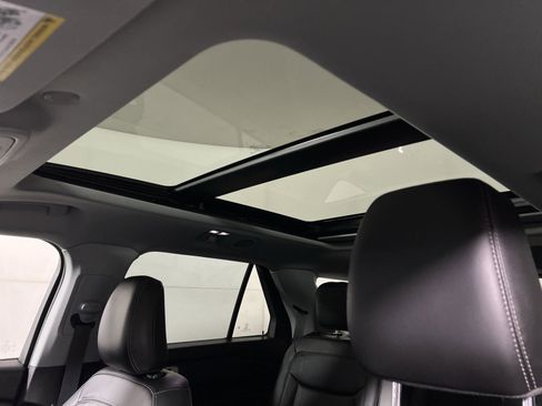 Used 2022 Ford Explorer XLT w/ Equipment Group 202A image 24