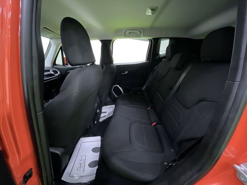 Used 2018 Jeep Renegade Latitude w/ Cold Weather Group image 25