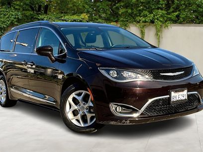 Used 2017 Chrysler Pacifica Touring-L Plus w/ Tire & Wheel Group