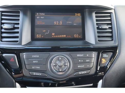 Used 2013 Nissan Pathfinder SV AWD/4WD image 17