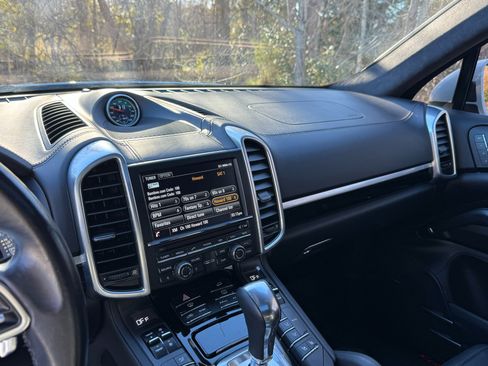 Used 2016 Porsche Cayenne GTS image 32