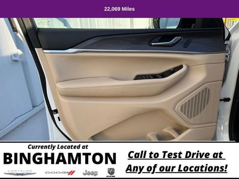 Used 2023 Jeep Grand Cherokee Limited image 9