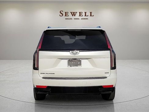 Used 2024 Cadillac Escalade Sport Platinum w/ LPO, ONYX Package AWD/4WD image 4