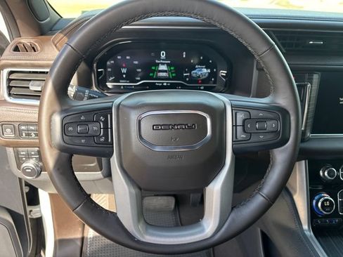 Used 2023 GMC Yukon XL Denali AWD/4WD image 11