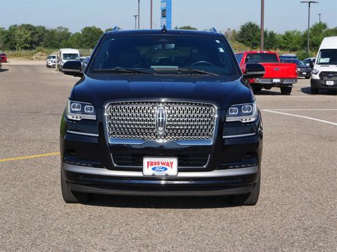 Used 2024 Lincoln Navigator Premiere image 7