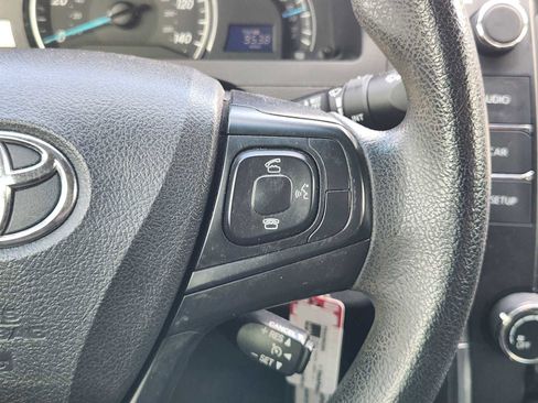 Used 2015 Toyota Camry LE image 28