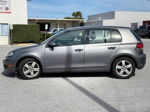 Used 2010 Volkswagen Golf 4-Door image 3