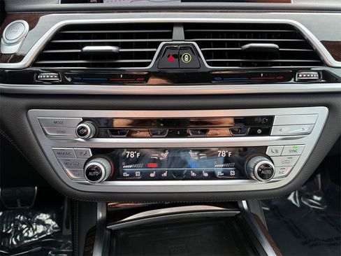 Used 2021 BMW 745e xDrive 745e xDrive w/ M Sport Package image 27