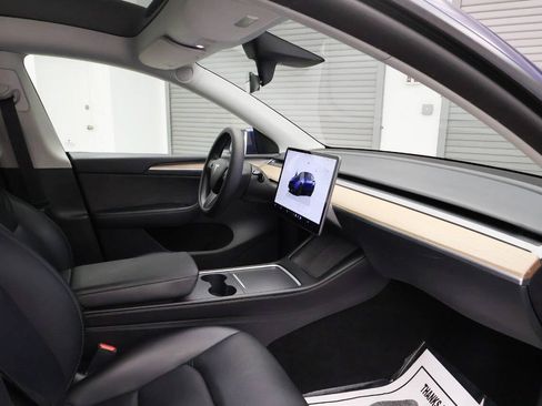 Used 2022 Tesla Model Y Long Range AWD/4WD image 16