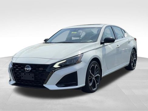 Certified 2023 Nissan Altima 2.5 SR w/ SR Premium Package image 2