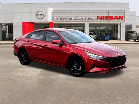 Used 2023 Hyundai Elantra SEL image 1