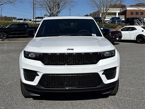 New 2025 Jeep Grand Cherokee Altitude image 2