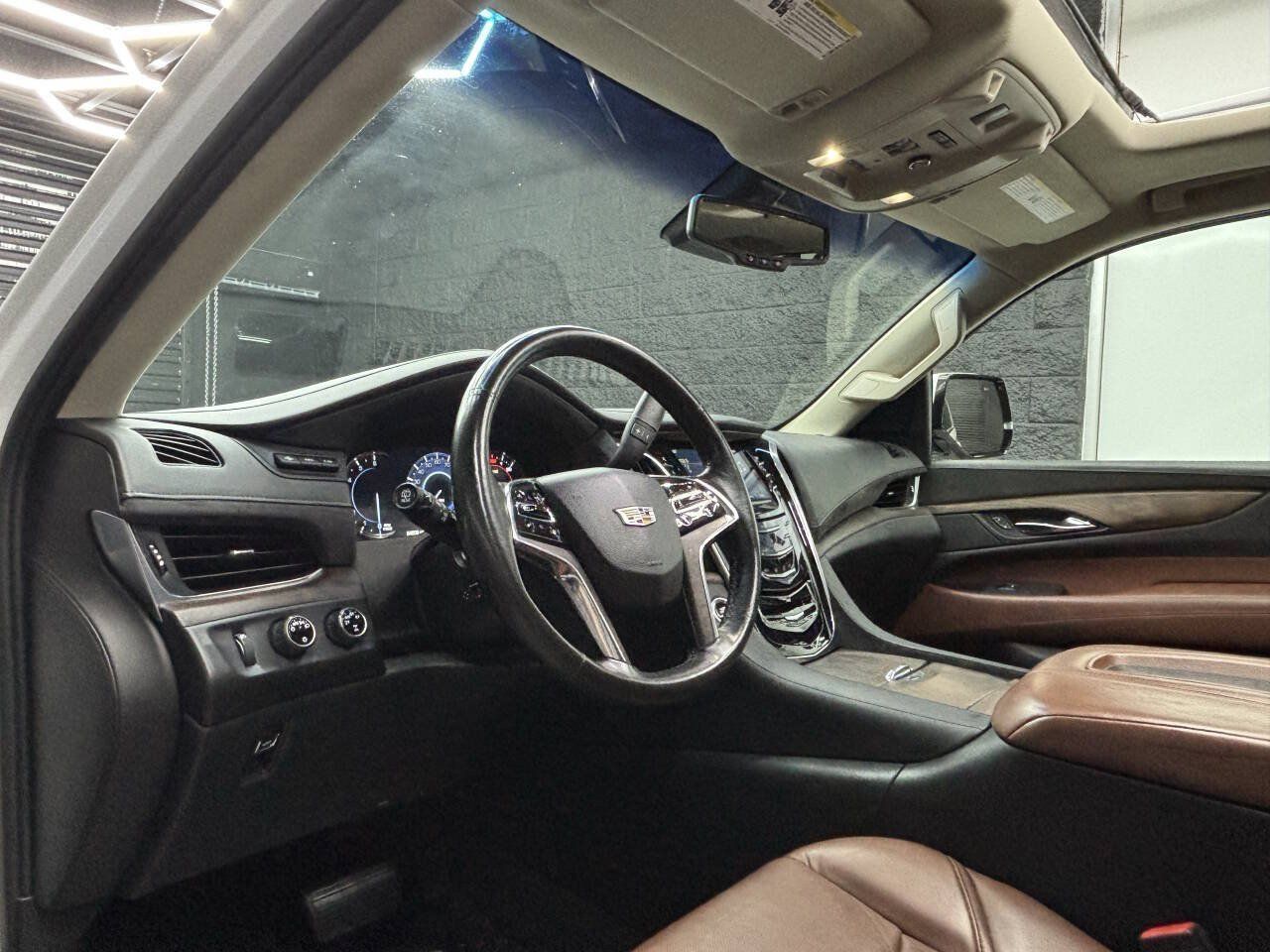 Used 2016 Cadillac Escalade Premium AWD/4WD image 17