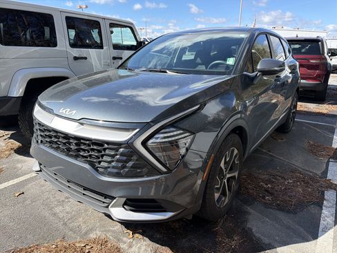 Used 2024 Kia Sportage EX image 3