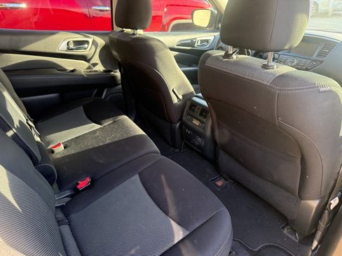 Used 2019 Nissan Pathfinder SV image 6
