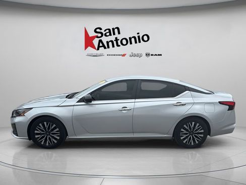 Used 2024 Nissan Altima 2.5 SV FWD image 5