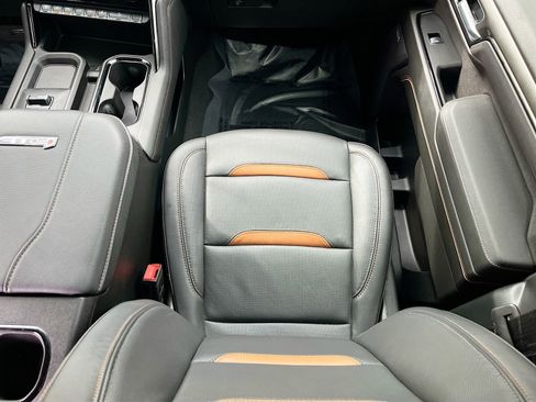 Used 2025 GMC Sierra 2500 AT4 w/ AT4 Premium Plus Package image 25