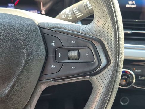 Used 2025 Chevrolet Trax LT FWD image 19