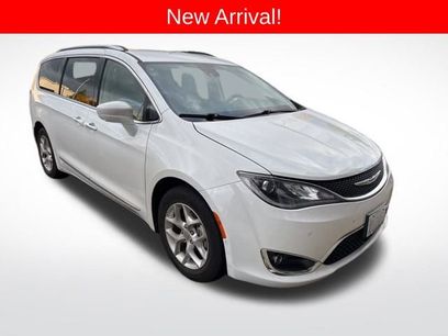 Used 2020 Chrysler Pacifica Touring-L w/ Tire & Wheel Group
