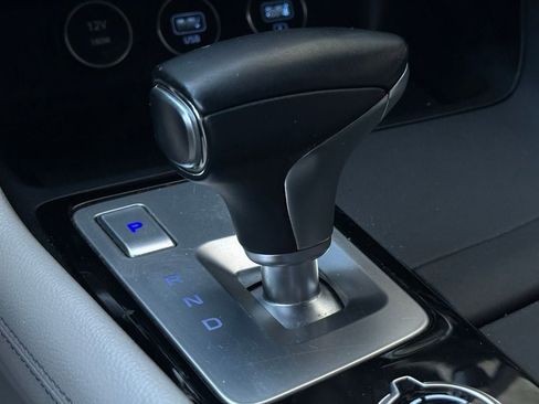 Used 2022 Genesis G70 2.0T image 15