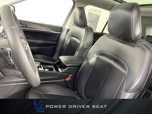 Used 2023 Jeep Grand Cherokee Limited AWD/4WD image 18