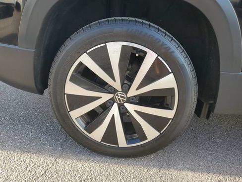 Used 2022 Volkswagen Taos SE FWD image 5