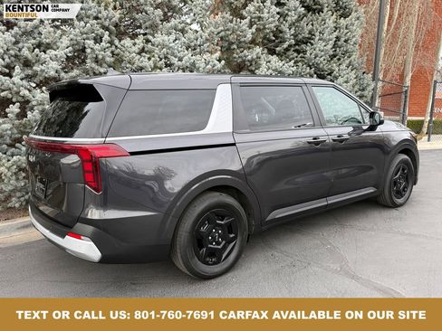 Used 2025 Kia Carnival image 9