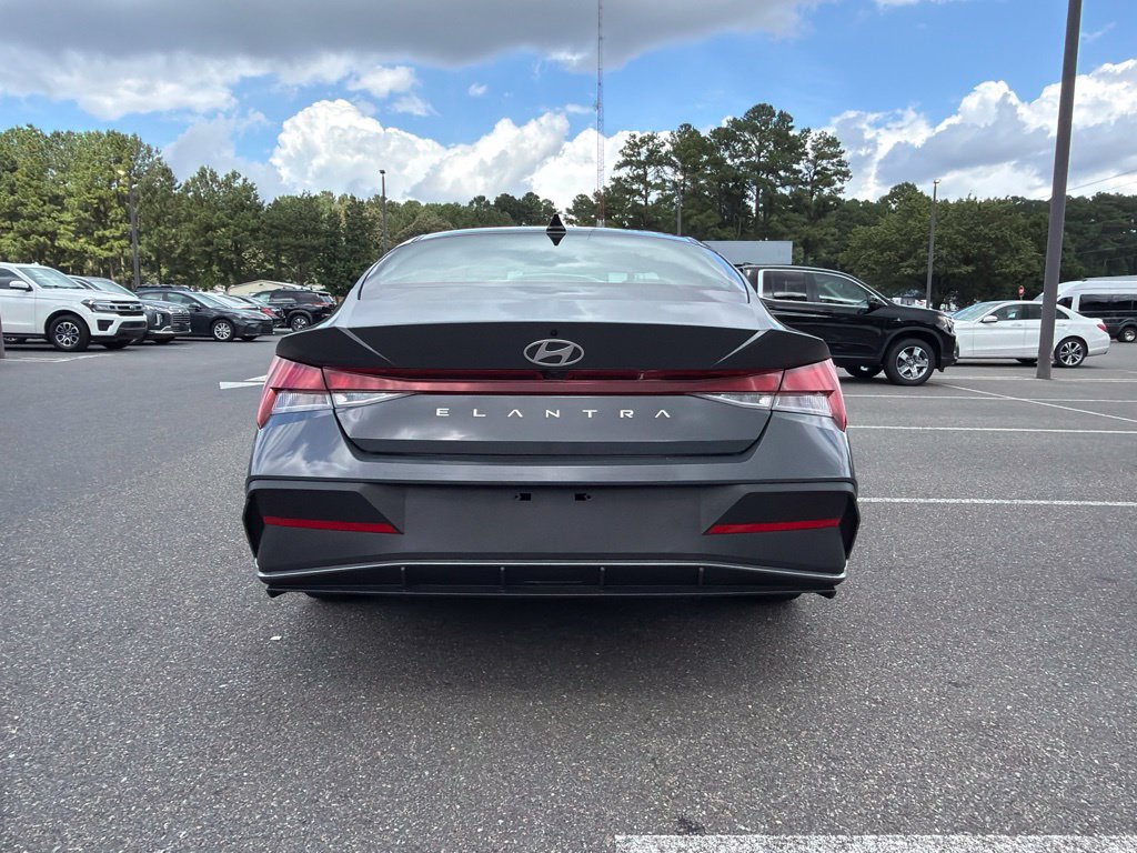 Certified 2024 Hyundai Elantra SEL FWD image 10