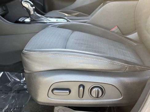 Used 2022 Buick Encore GX Select FWD image 23