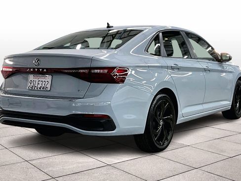 Used 2025 Volkswagen Jetta SE w/ Black Wheel Package image 16