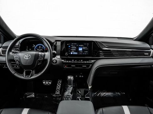 Used 2025 Toyota Camry SE FWD image 19
