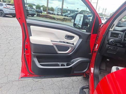 Used 2024 Nissan Titan SV w/ SV Convenience Package AWD/4WD image 9