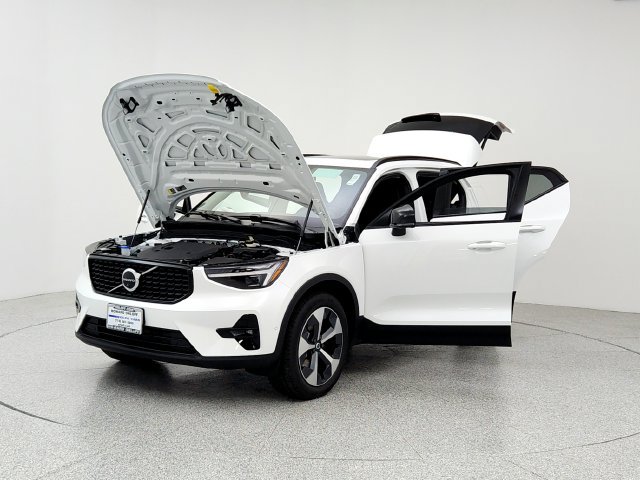New 2026 Volvo XC40 B5 Plus w/ Protection Package Premier AWD/4WD image 9