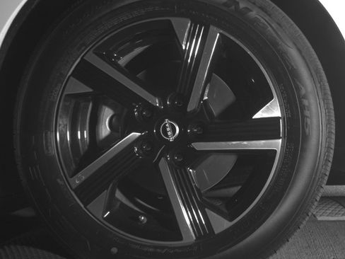 Used 2025 Nissan Sentra SV image 13