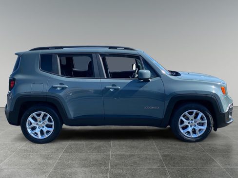 Used 2018 Jeep Renegade Latitude w/ Safety & Security Group FWD image 6