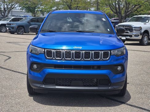 Used 2024 Jeep Compass Latitude AWD/4WD image 6