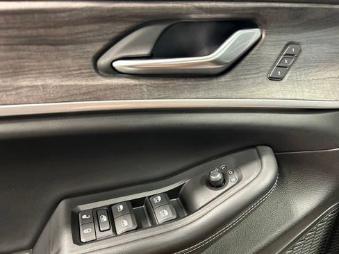 Used 2023 Jeep Grand Cherokee Limited AWD/4WD image 23