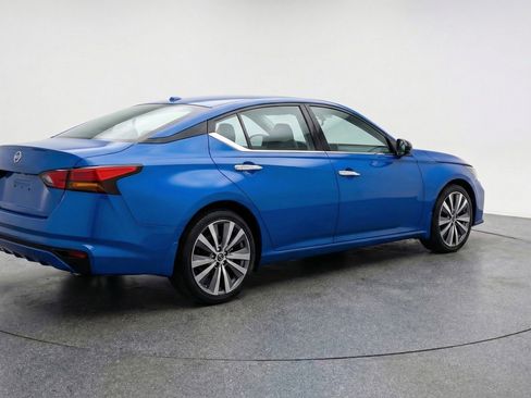 Used 2025 Nissan Altima 2.5 SV image 9