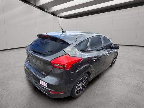 Used 2016 Ford Focus SE w/ SE Sport Package image 10