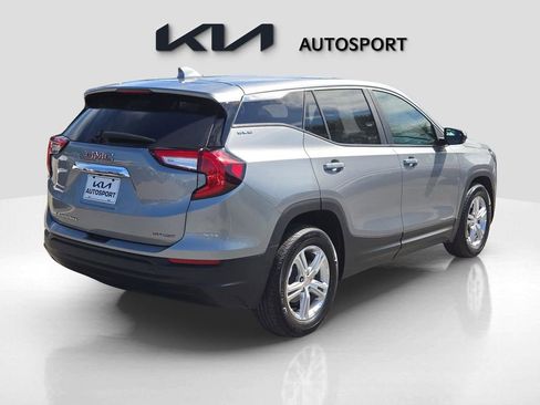 Used 2024 GMC Terrain SLE image 8