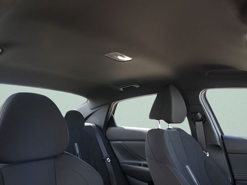 Certified 2025 Hyundai Elantra SEL FWD image 13