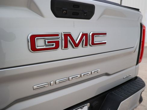 Used 2021 GMC Sierra 1500 SLT image 17
