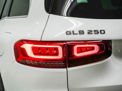 Used 2023 Mercedes-Benz GLB 250 image 9